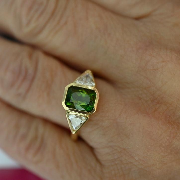 Green Tourmaline & Diamond Ring / 18k