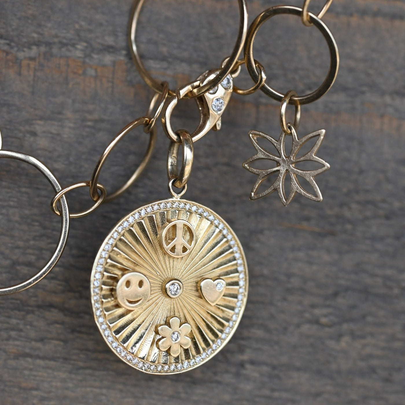 Fluted Diamond Charm Disk