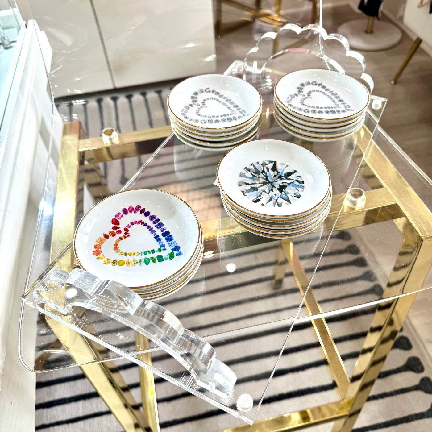 Clear Scallop Handle Photo Tray