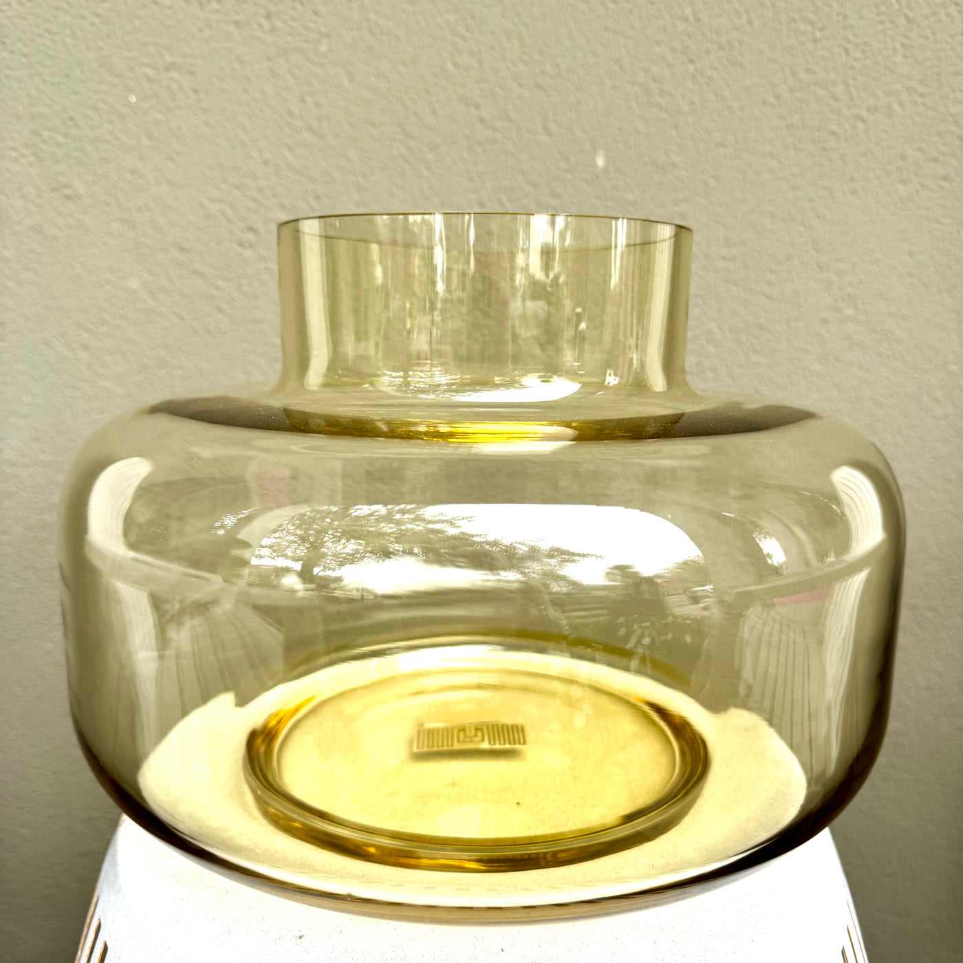 Urna Vase / Pale Yellow