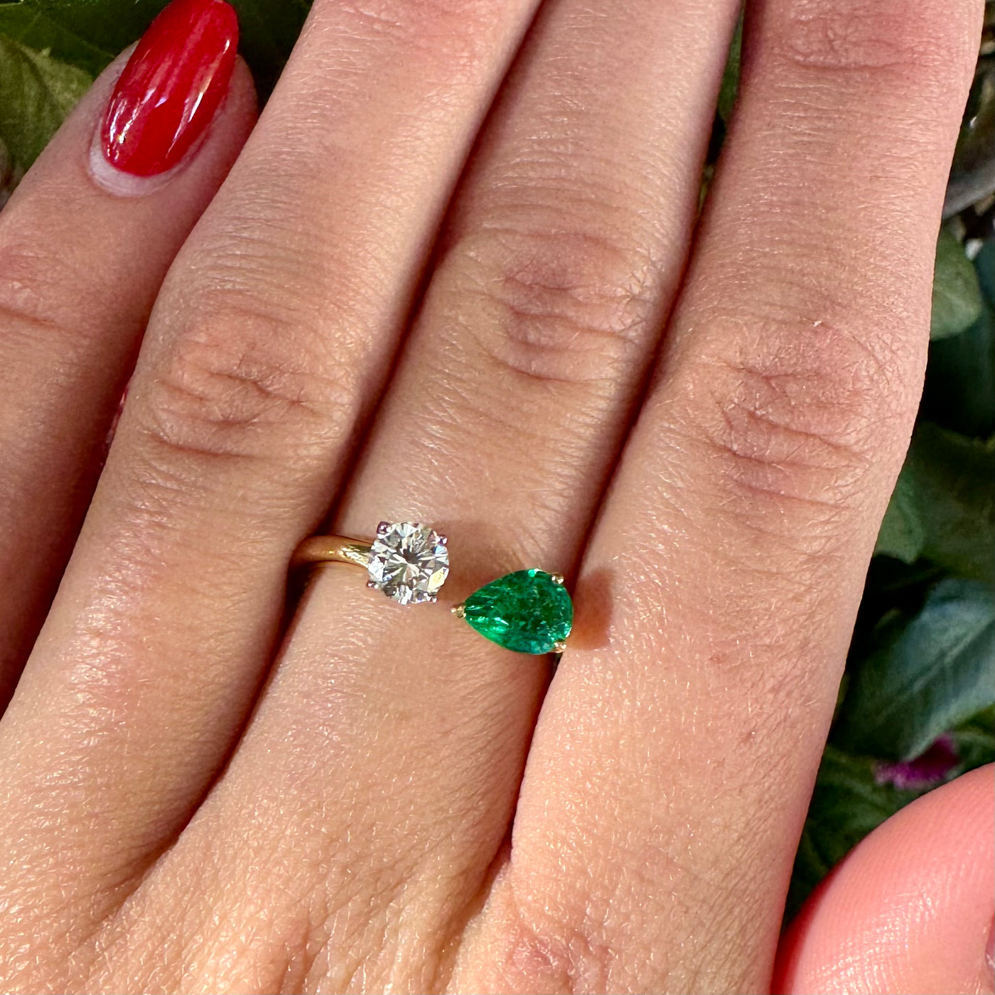 Emerald and Diamond Split Ring / 18k